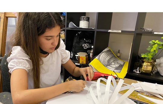 Student working in small group art competition prep class at New York Art Studio NYC