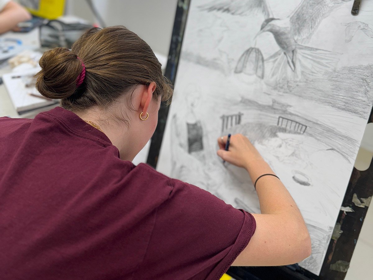 Student drawing for art school portfolio preparation in college portfolio prep program