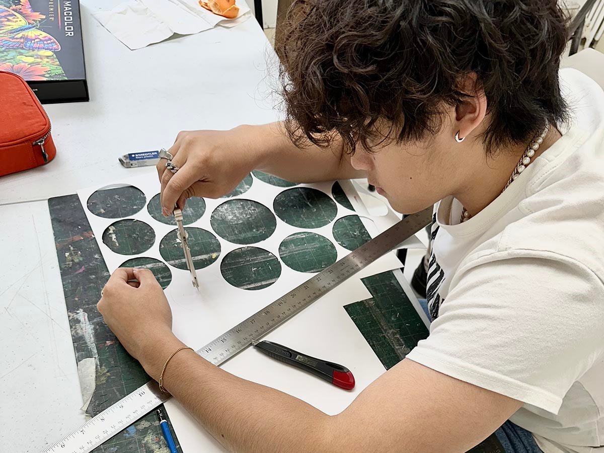 Student working on art portfolio for college portfolio preparation at New York Art Studio NYC